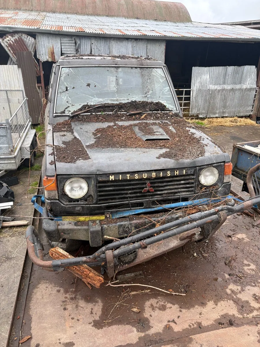 Pajero sell complete for parts - Image 1