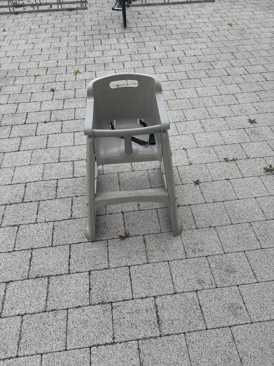 RUBBERMAID HIGH CHAIR - Image 3