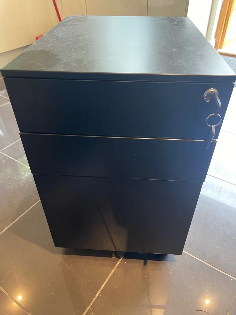 Office equipment - Image 1