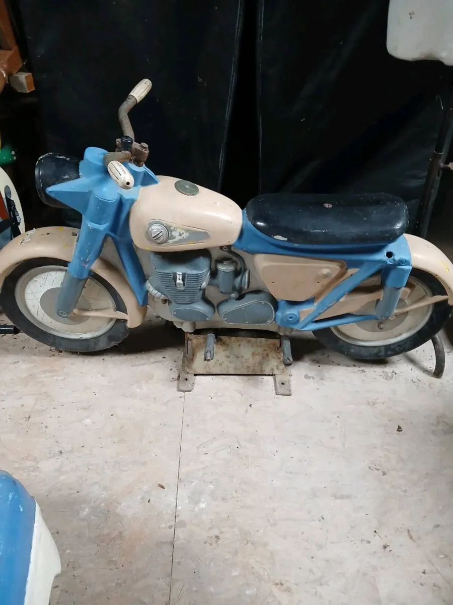 Vintage motorbike ride - Image 1