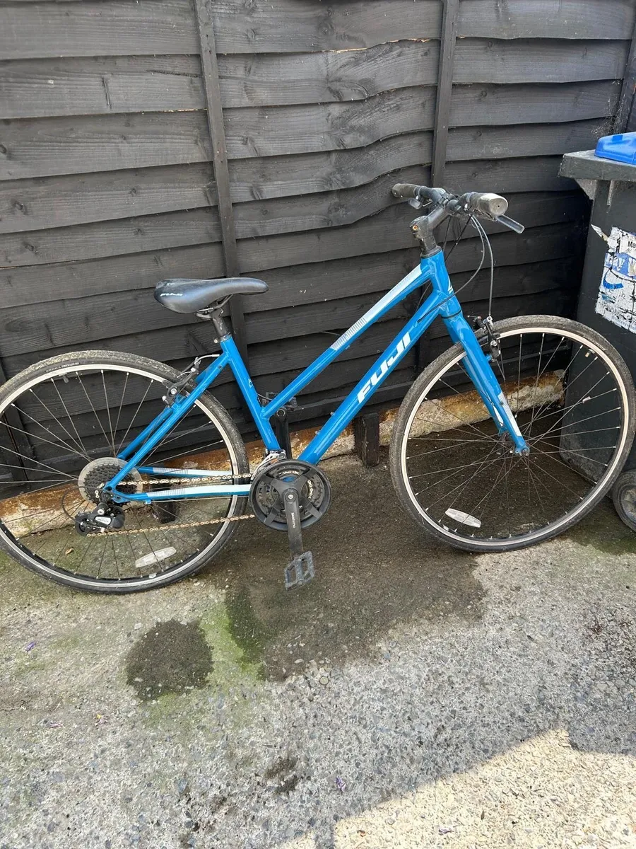 2 adults bikes  2 female - Image 2