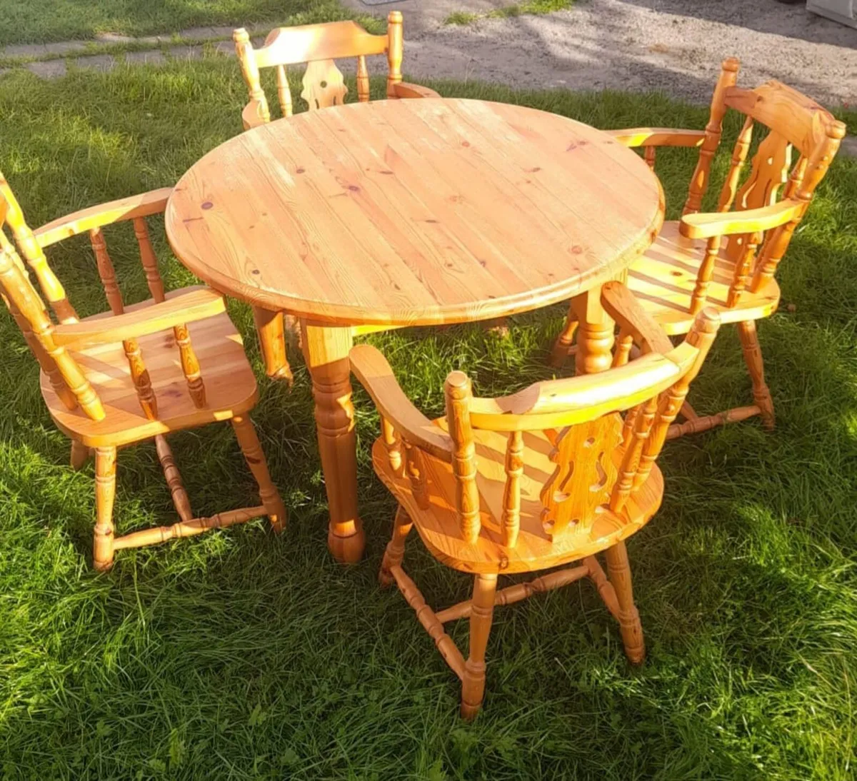Table and 4 chairs - Image 2