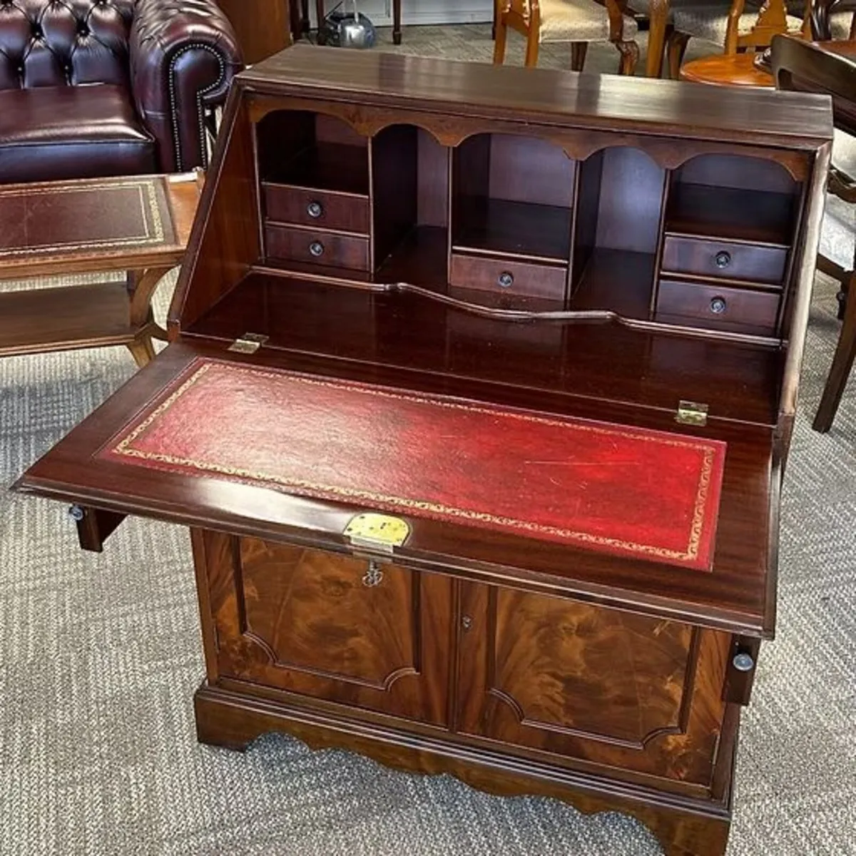 Handsome mahogany bureau, with a lovely rich colou