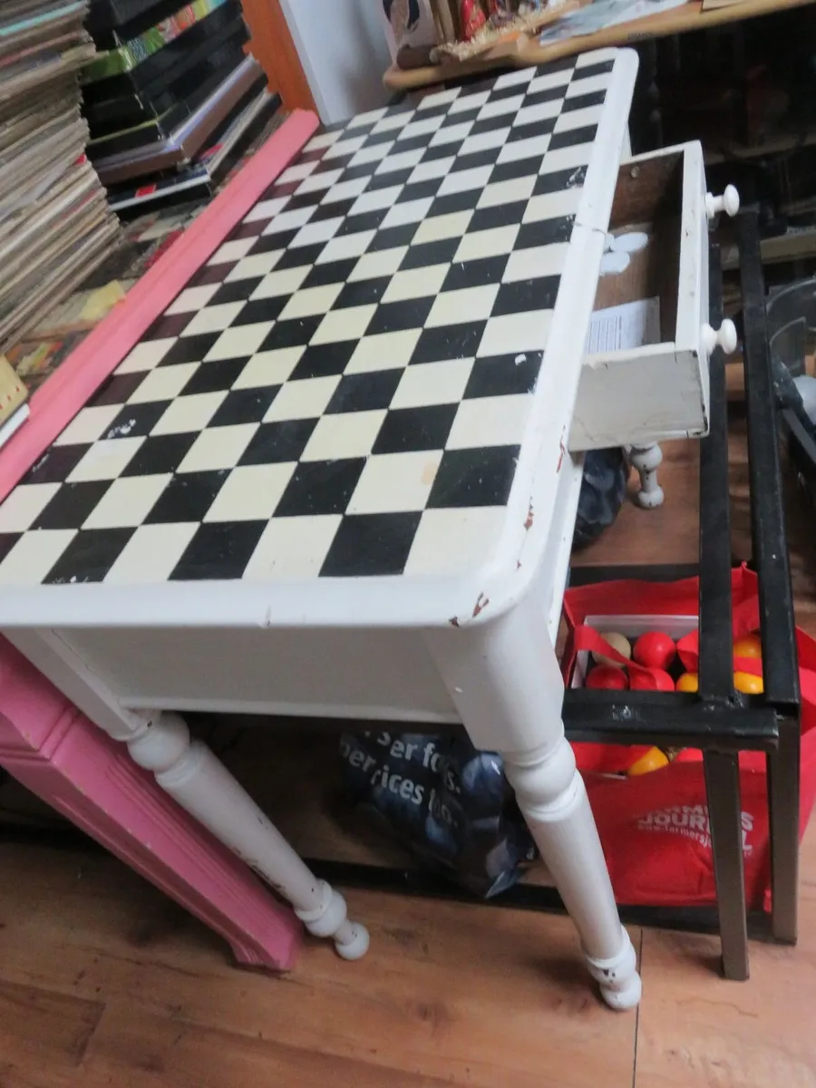 Hall table for recycling . - Image 4