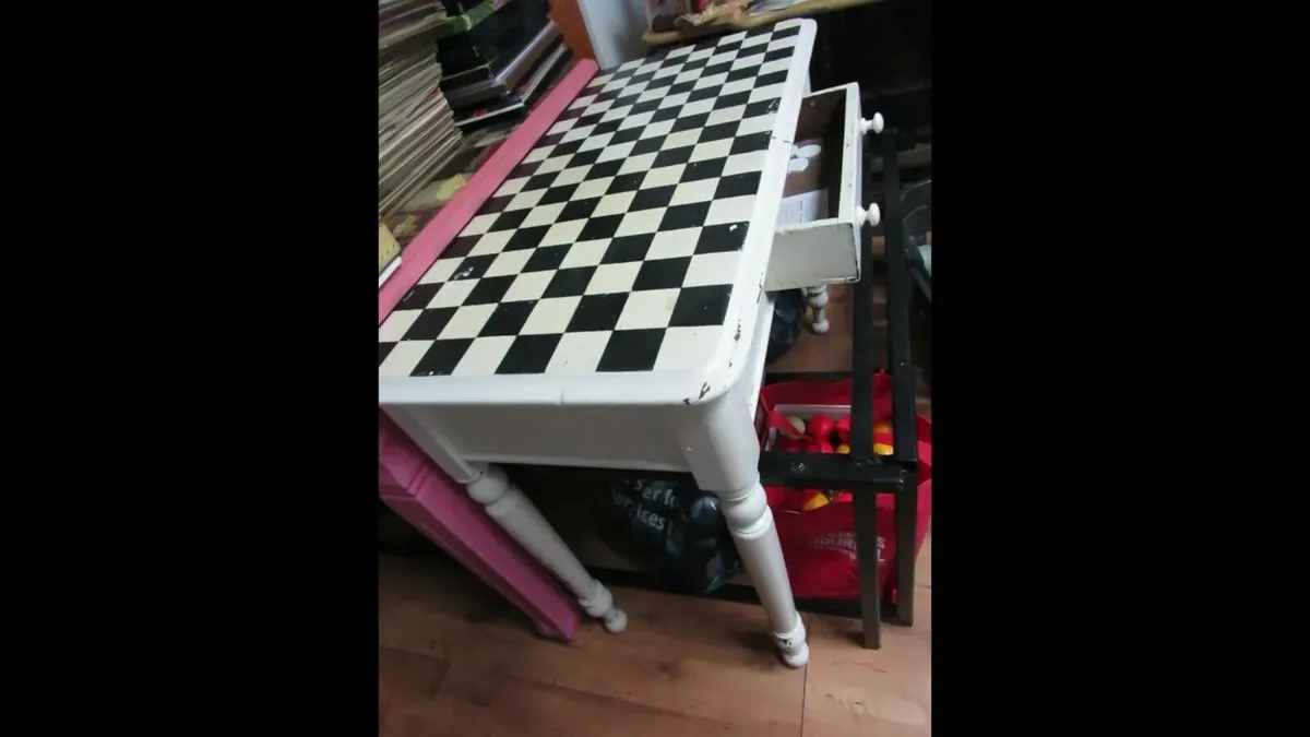 Hall table for recycling . - Image 2