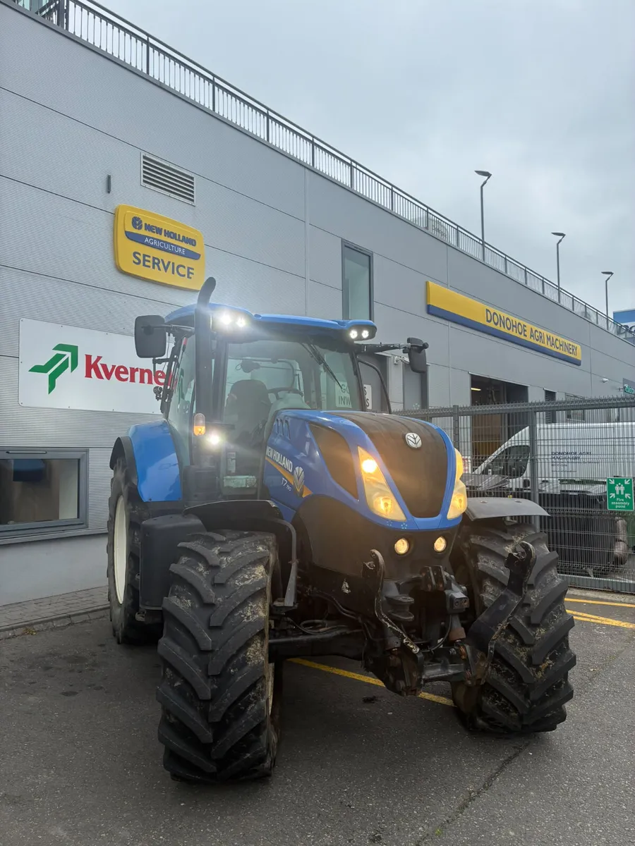 2016 New Holland T7.190 RC 40km/h - Image 2