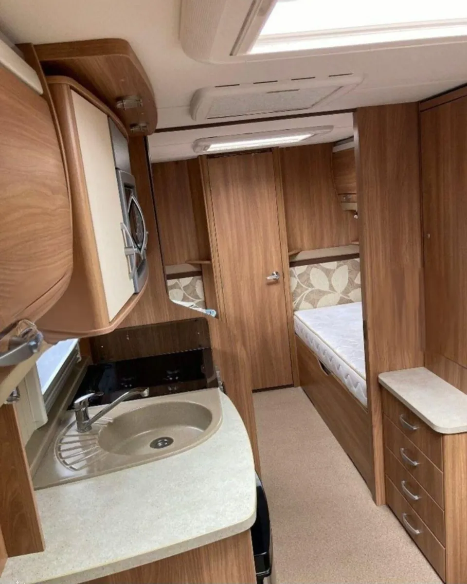 2012 SWIFT CONQUEROR 565 4BERTH - Image 4