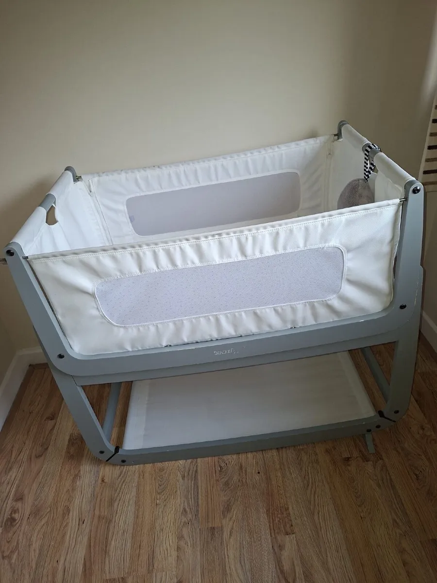 Baby cot snuz pod 3 and mattress new - Image 1