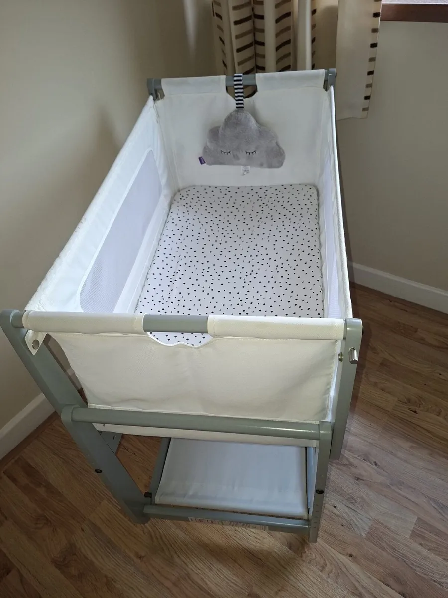 Baby cot snuz pod 3 and mattress new - Image 2