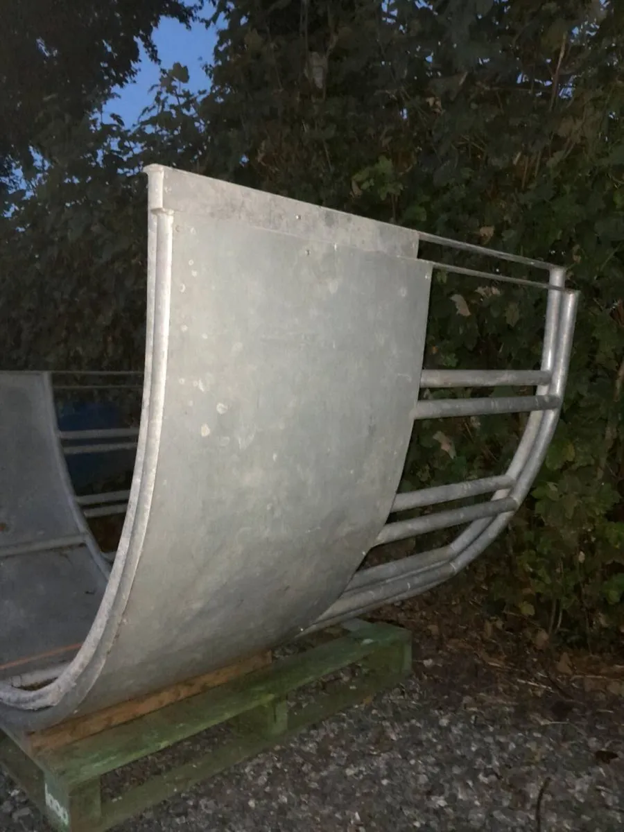 Ring feeder - Image 1