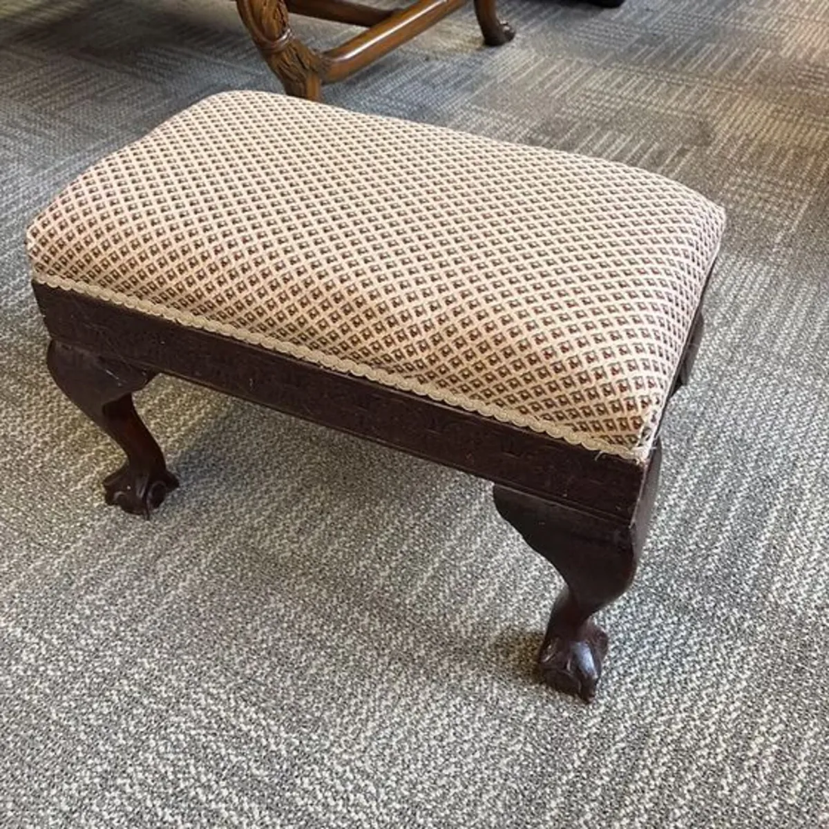 Mahogany Georgian dressing / piano stool     Dimen