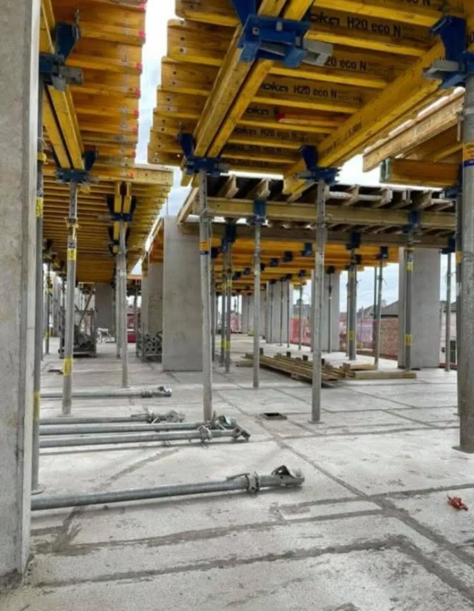 Formwork crew - Image 1