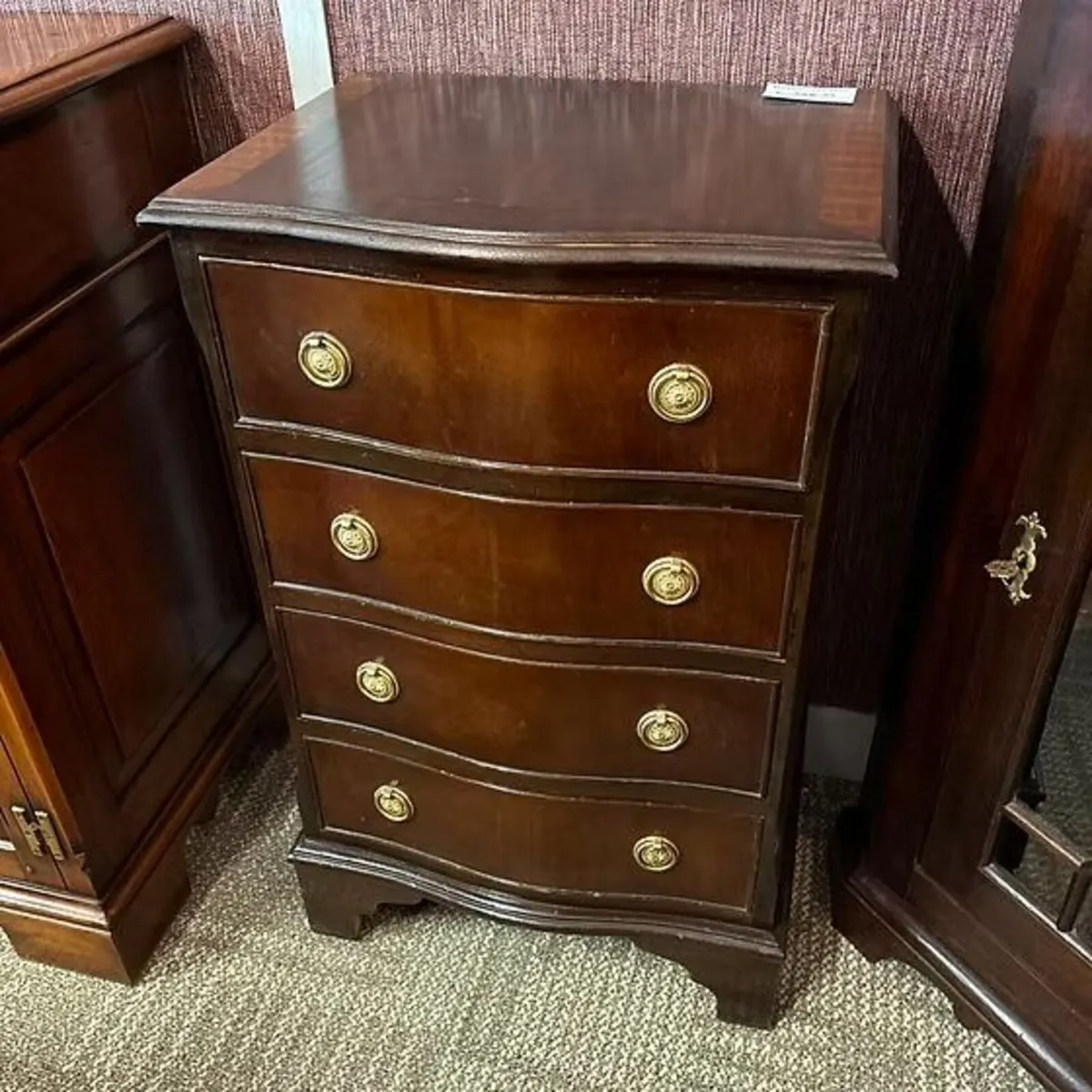 20th century mahogany chest of 4 drawers with serp