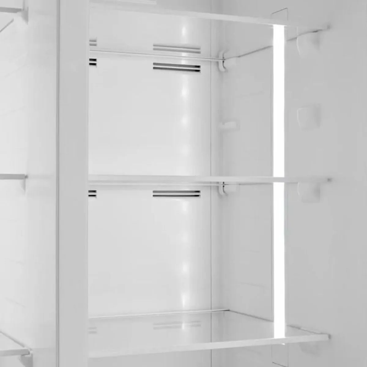 Refurbished Beko CFG4582W Freestanding 270 Litre 50/50 Frost Free Fridge Freezer White - Image 4