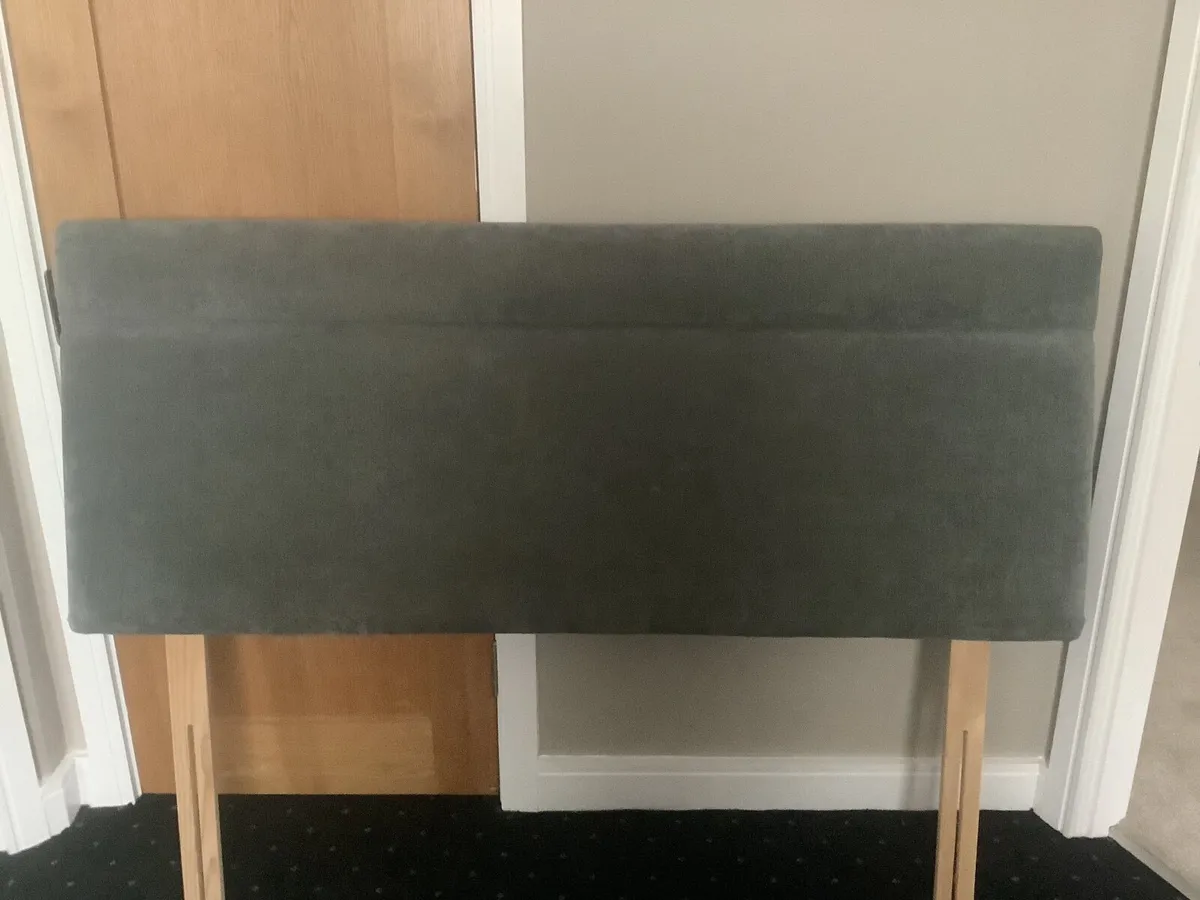 5ft grey headboard like new - Image 1