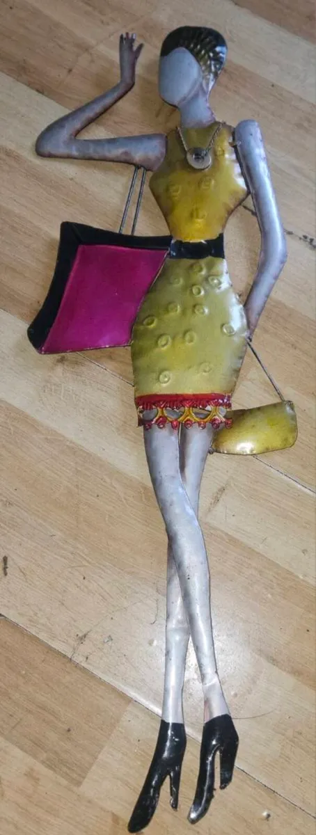 Metal Wall Hanging - Image 1