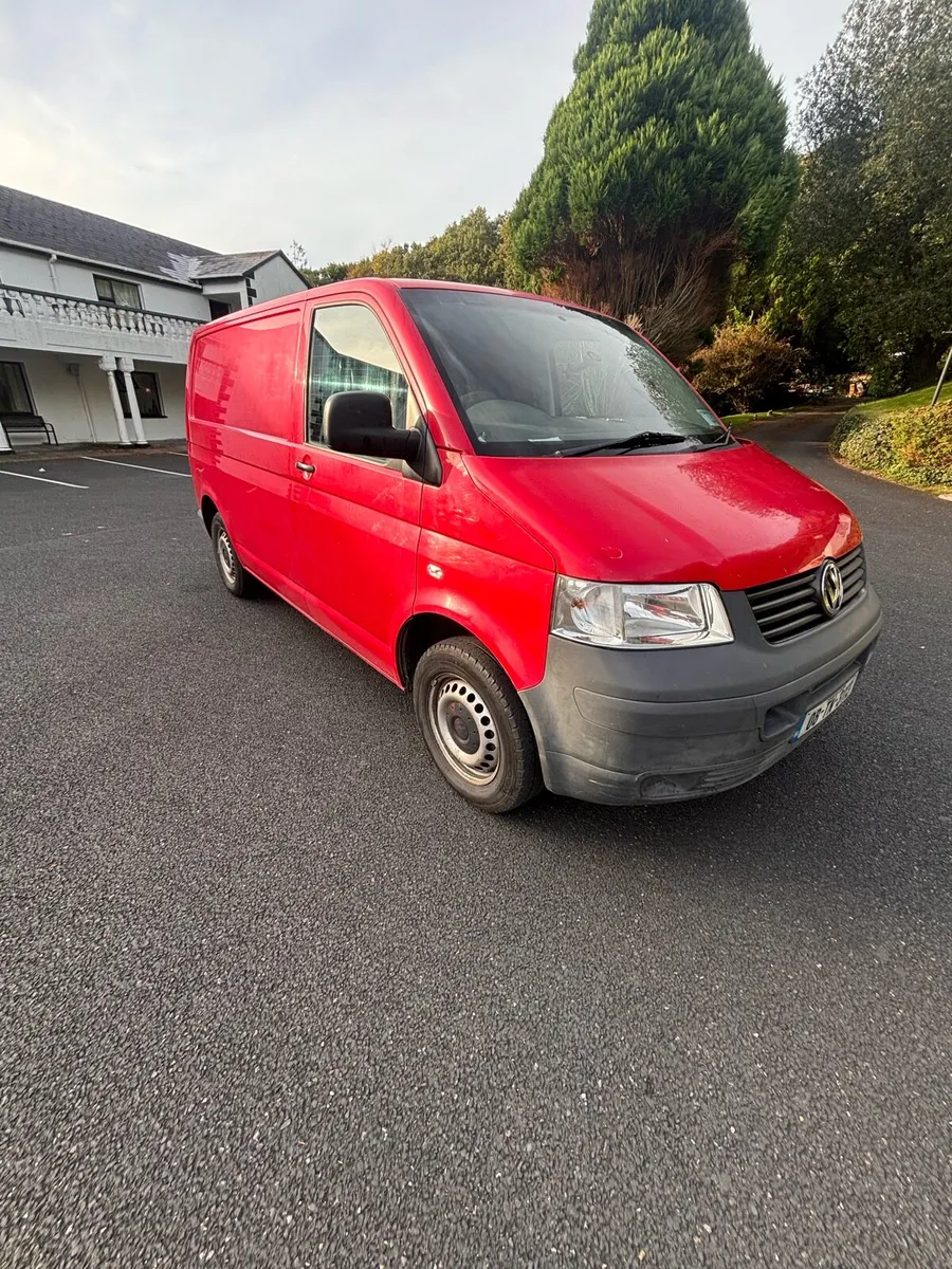 Volkswagen transporter 2.5 red DI 2008 - Image 1