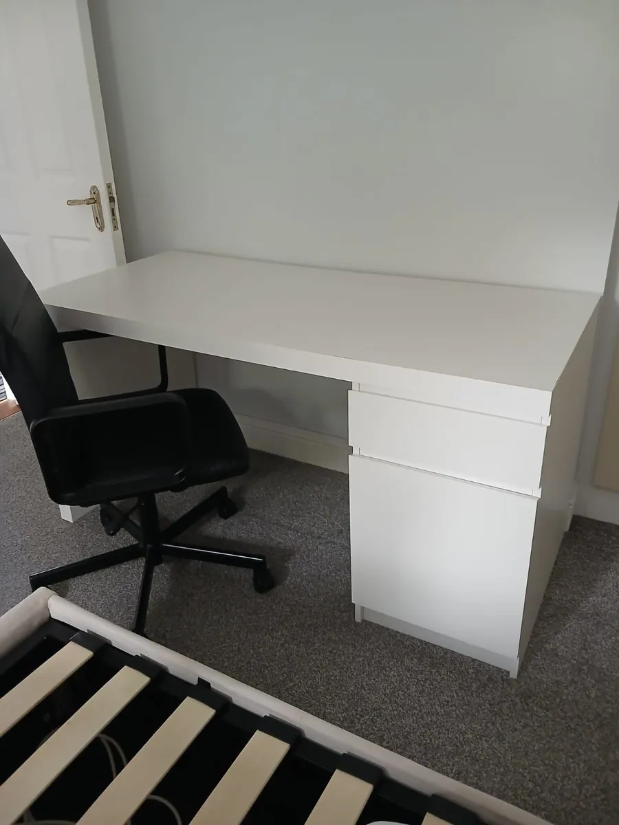 New desk with chair - Image 2