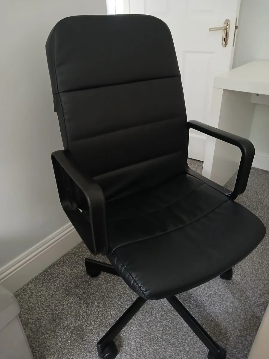 New desk with chair - Image 4