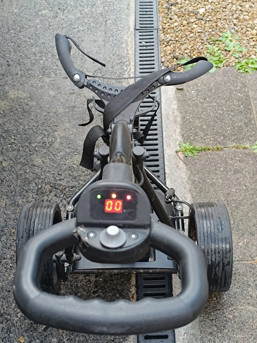 Electric golf trolley - Image 1