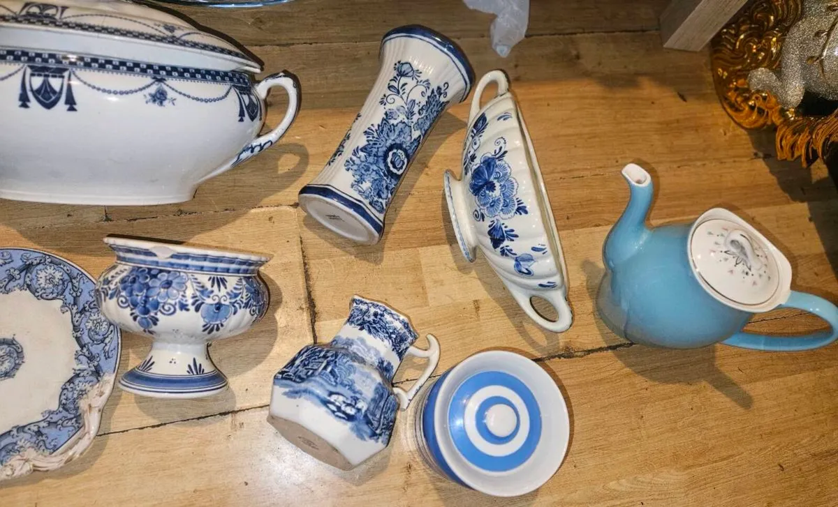 Job Lot of Decorative Blue Themed Delph Ceramic It - Image 2