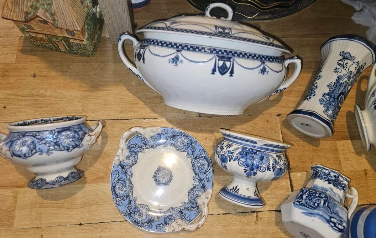 Job Lot of Decorative Blue Themed Delph Ceramic It - Image 3