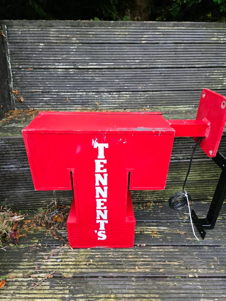 Original Tennent’s double-sided illuminated pub - Image 2