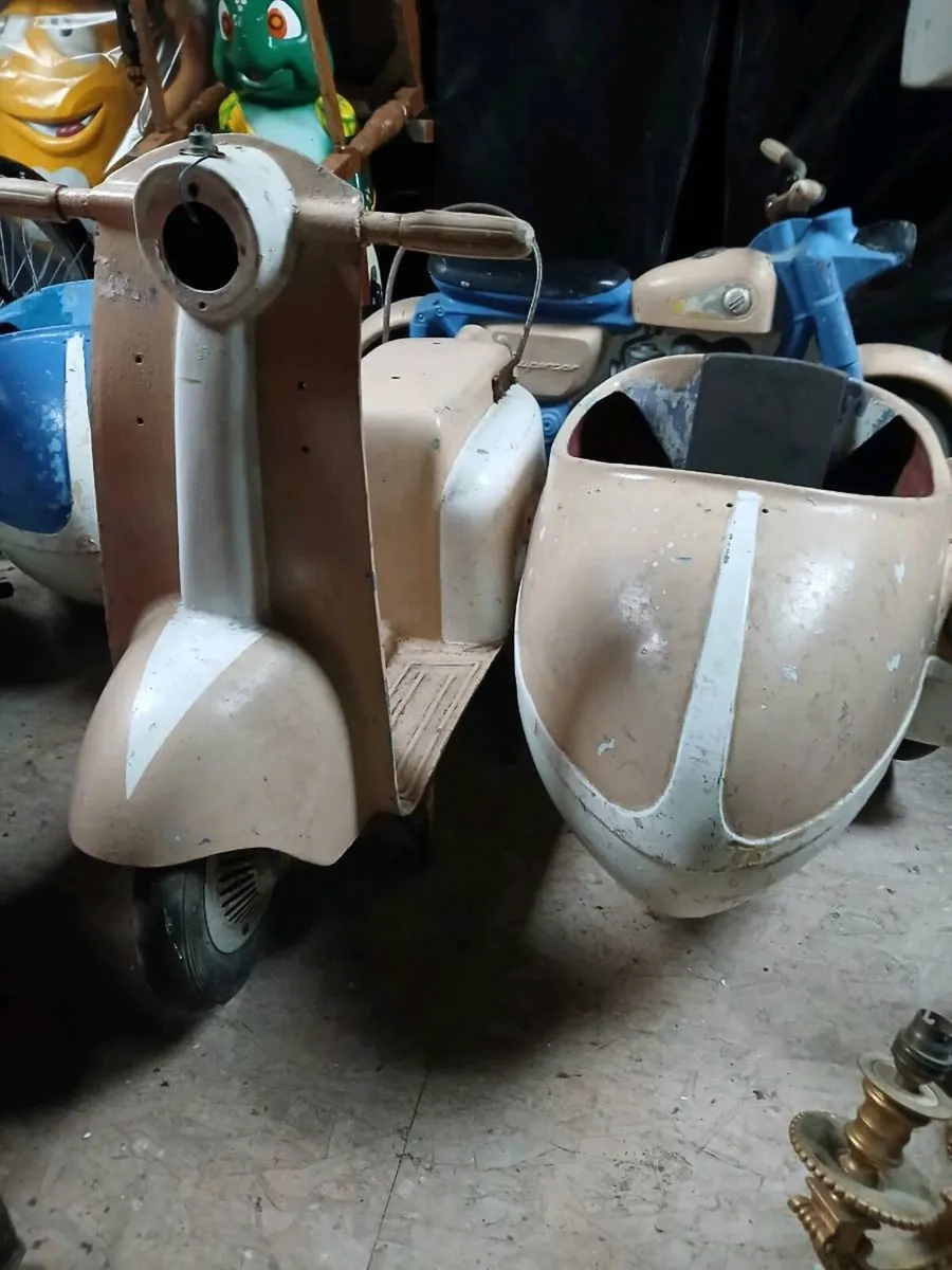 Vintage scooter & sidecar outfit - Image 1