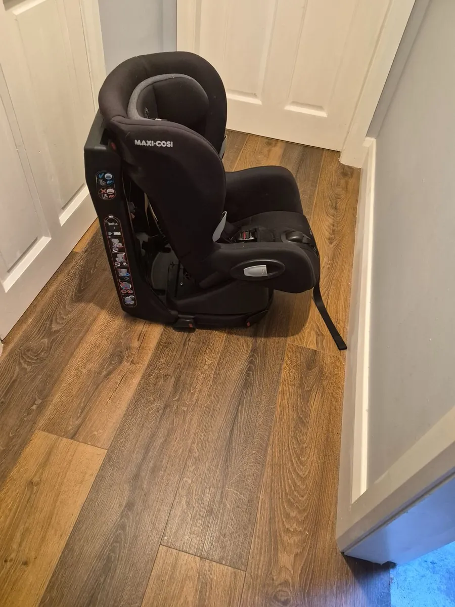 Maxi cosi swivel car seat - Image 2