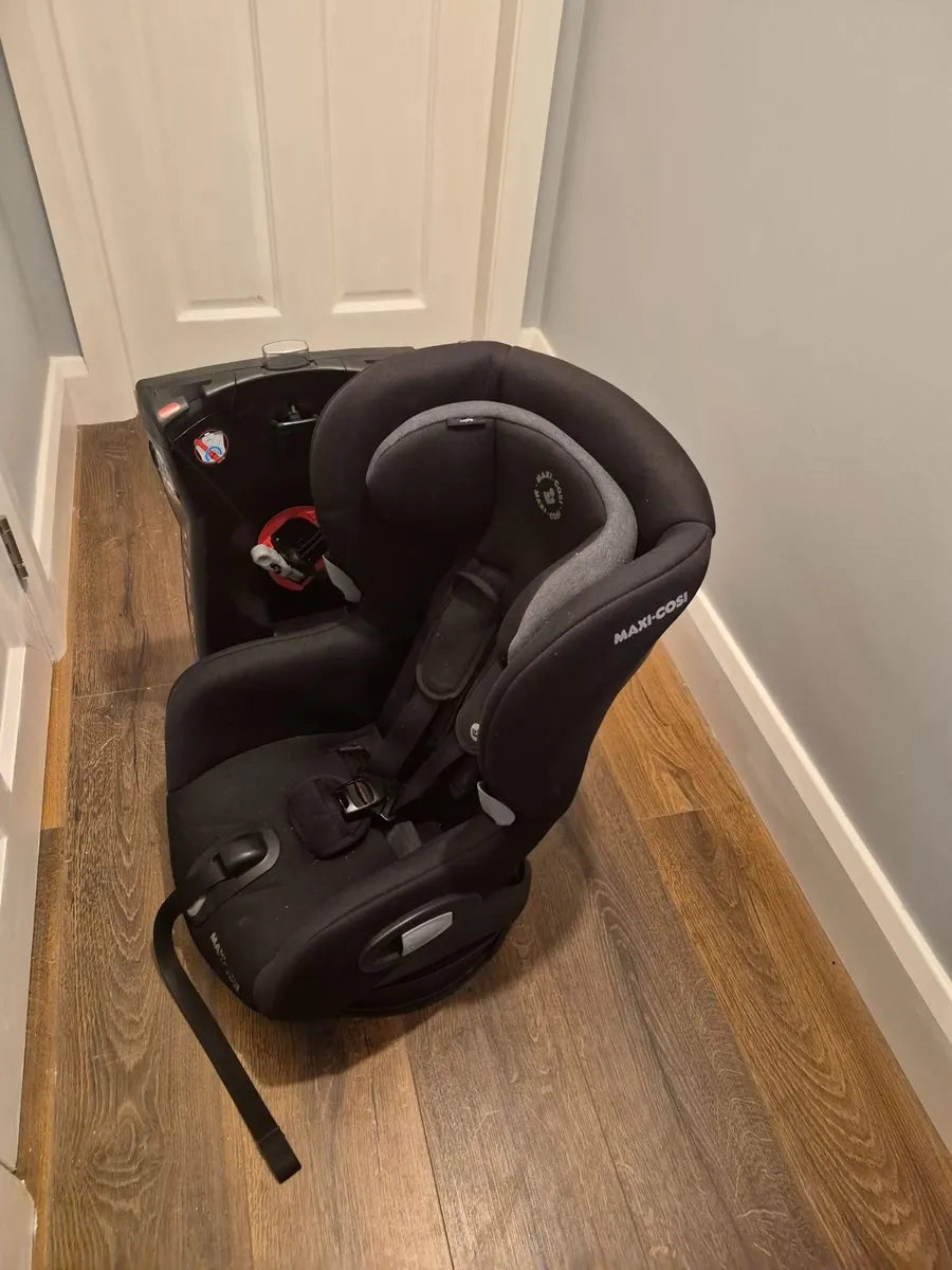 Maxi cosi swivel car seat - Image 3