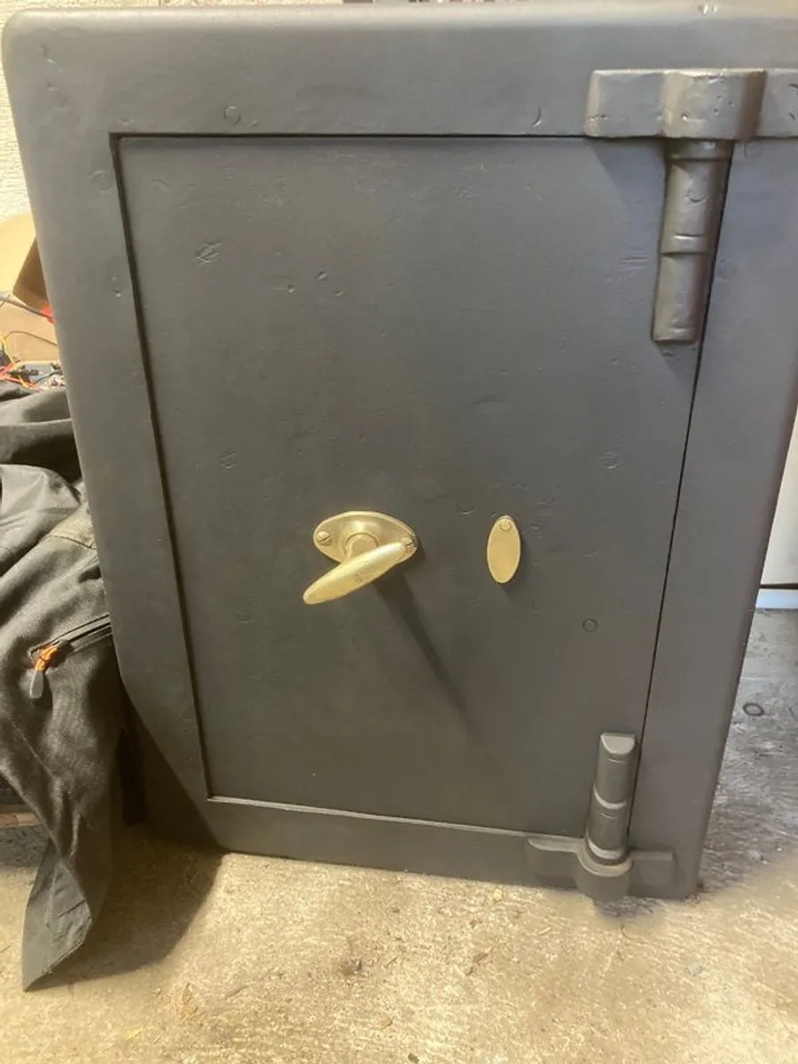 Safe - Image 1