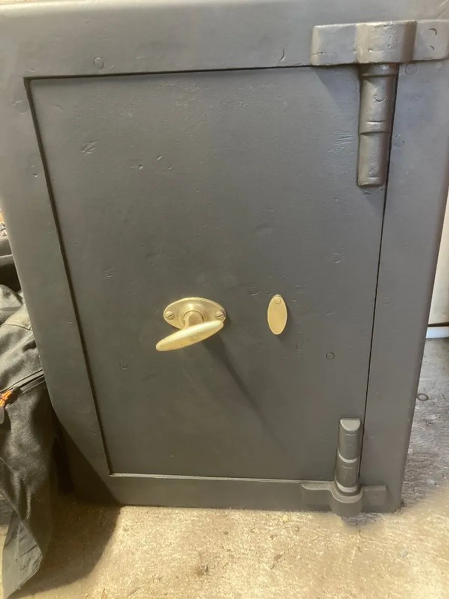 Safe - Image 2