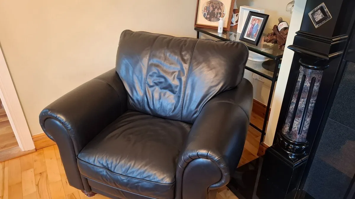 Couch - Image 3