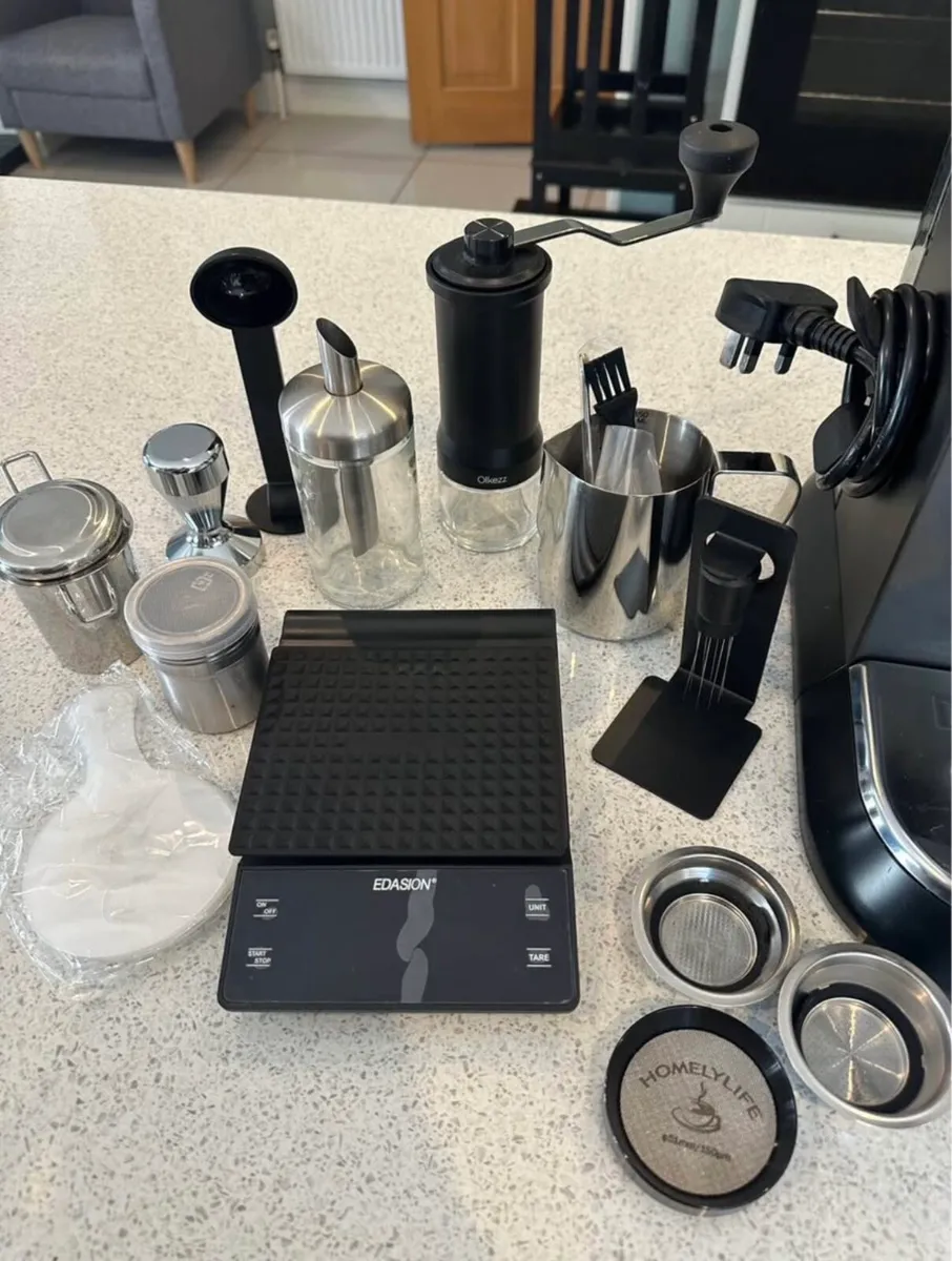 De’Longhi Dedica Coffee Machine and accessories - Image 2