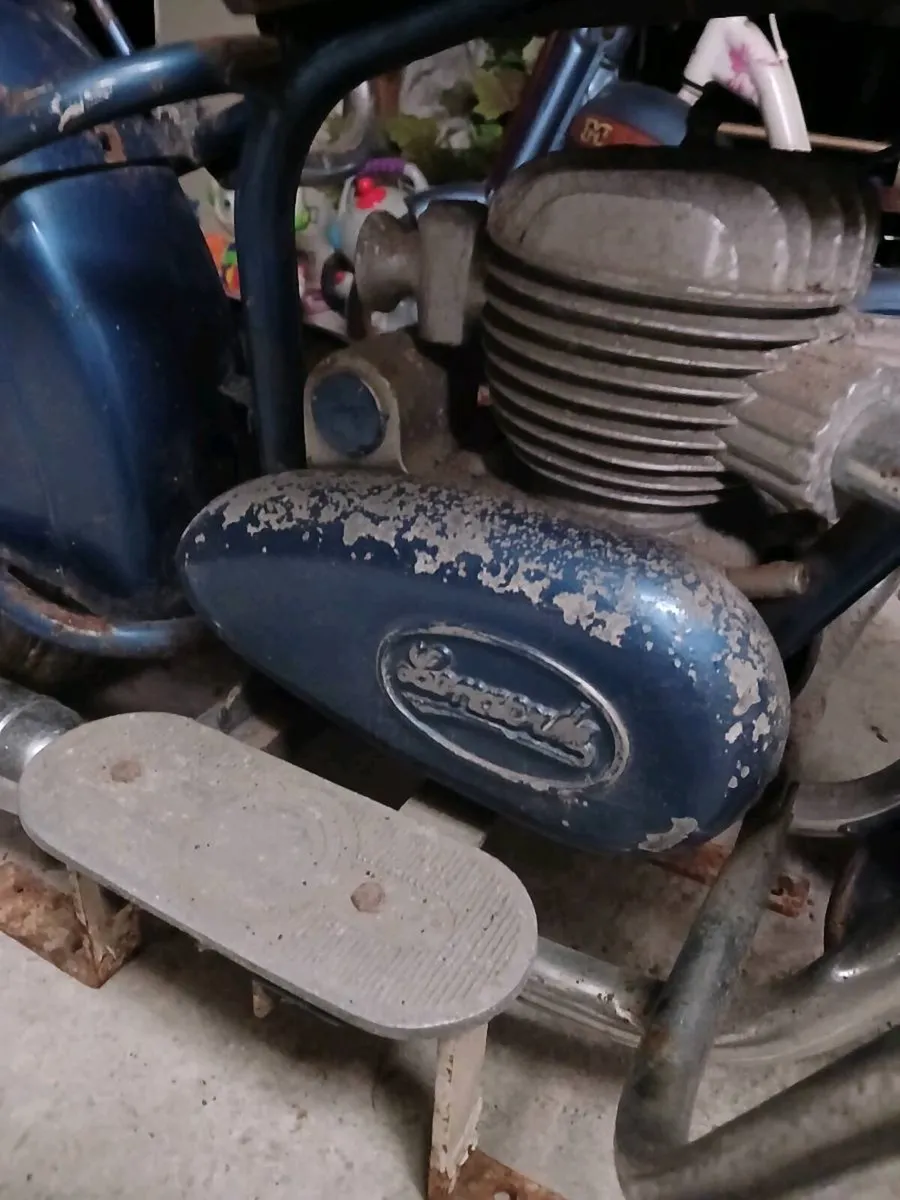 Vintage motorbike ride - Image 3