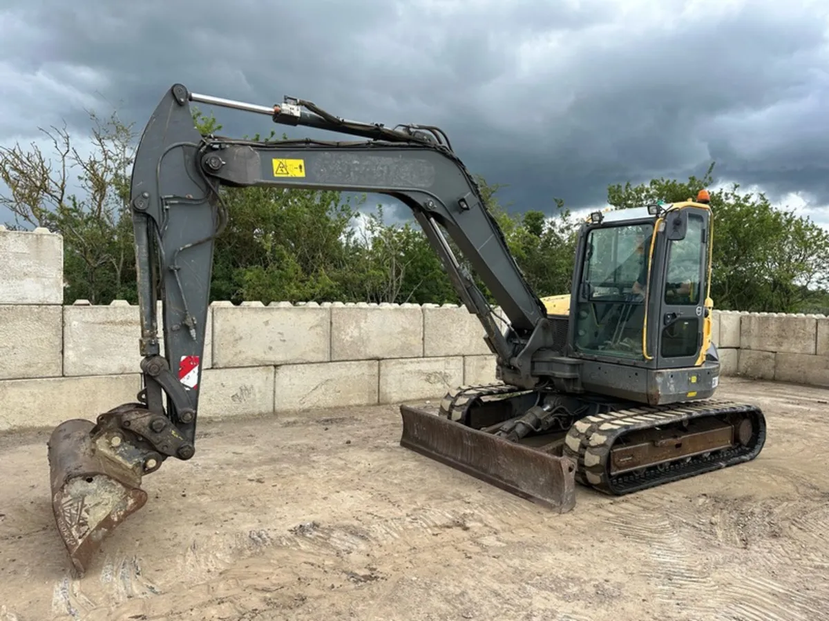 2015 Volvo ECR88D - Image 2