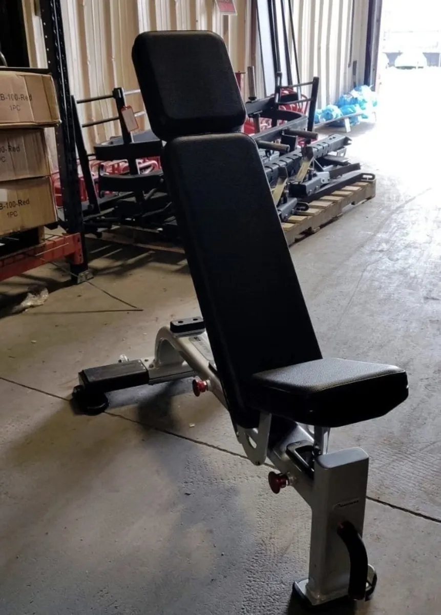 NAUTILUS MULTI ADJUSTABLE COMMERCIAL BENCH - Image 2