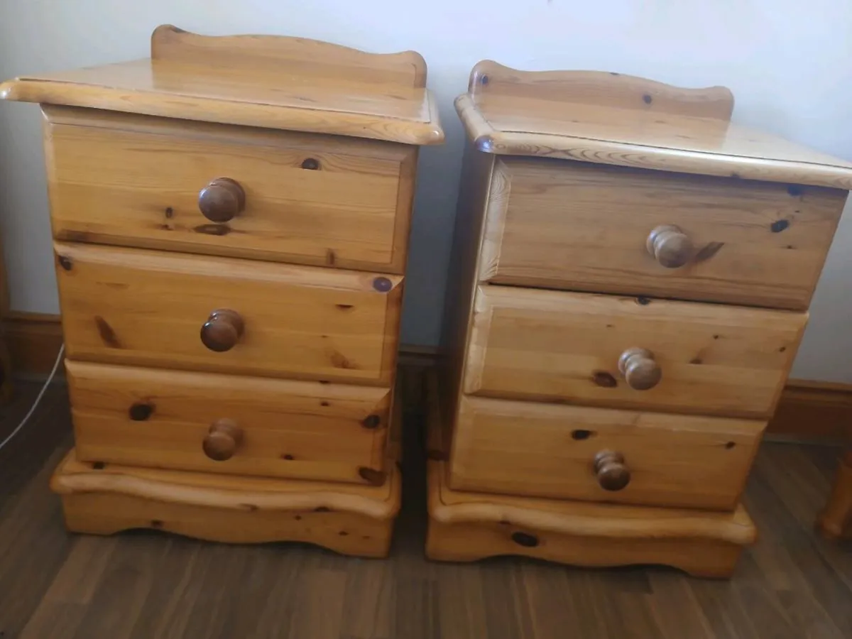 Set of wooden bedroom drawers