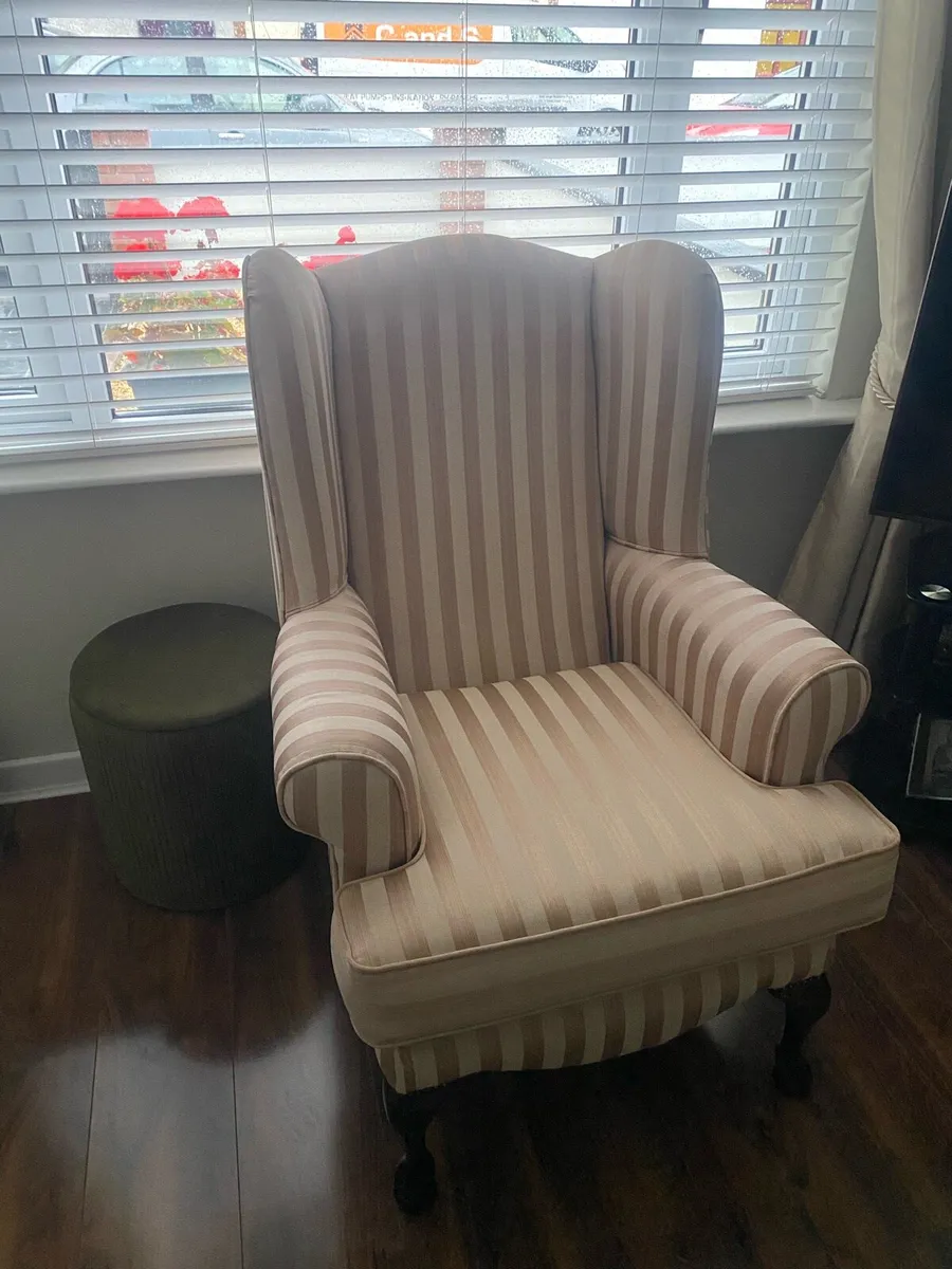 Wing back statement Chair - Image 2
