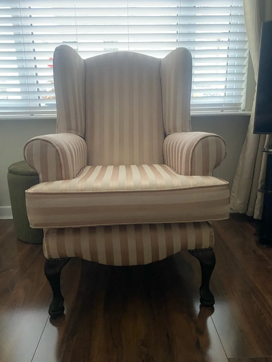 Wing back statement Chair - Image 3