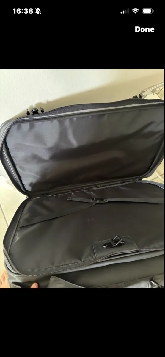 Exceptional Leather Travel Bag/Suitcase - Image 4