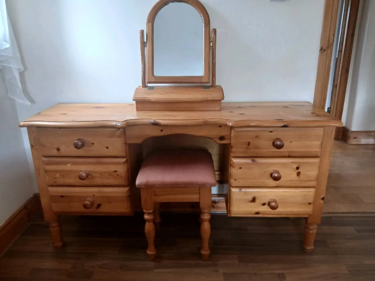 Dressing table set - Image 1