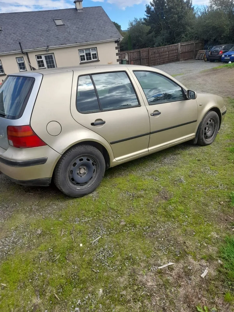 Volkswagen Golf 2001 - Image 1