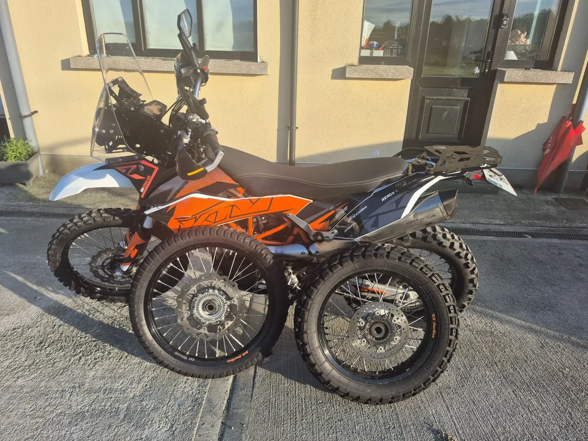 KTM 690 Enduro R 2015 - Image 2