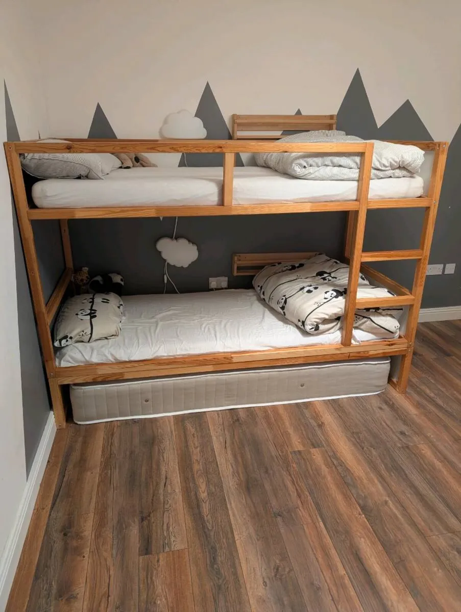 Bunk beds - Image 1