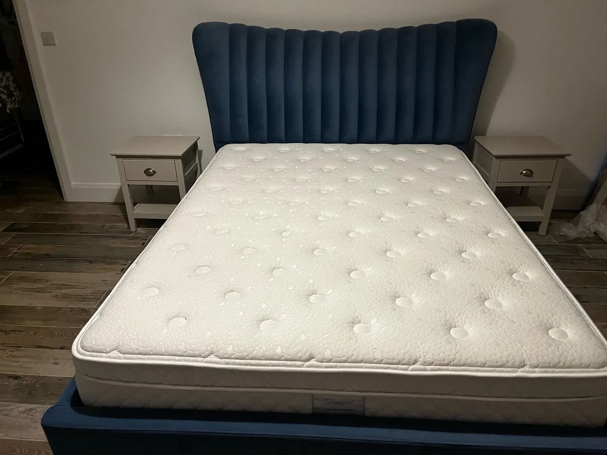 King size bed - Image 1