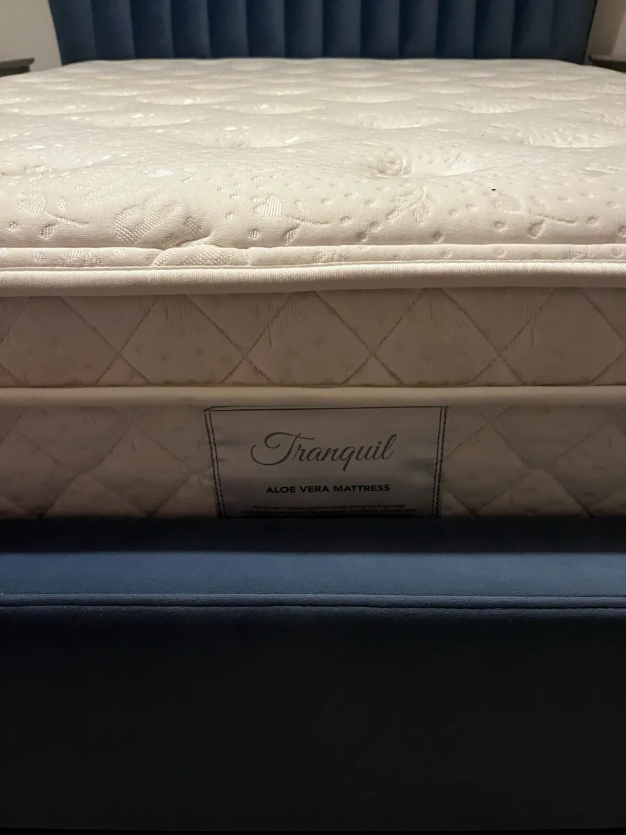 King size bed - Image 3