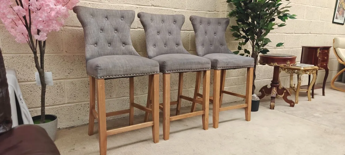 3 High Stools €50e - Image 2