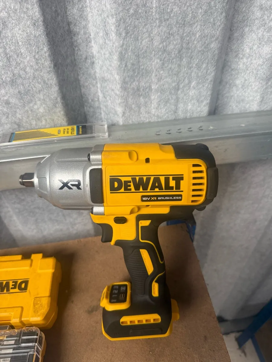 DeWalt DCF900N-XJ 18V Li-Ion XR 1/2” Hog ring - Image 1