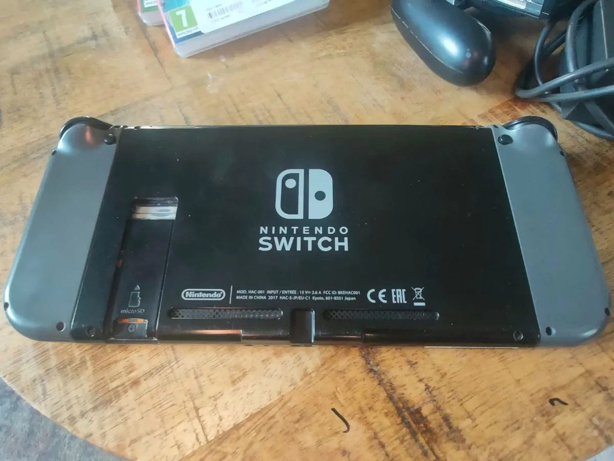 NINTENDO SWITCH BUNDLE - Image 3